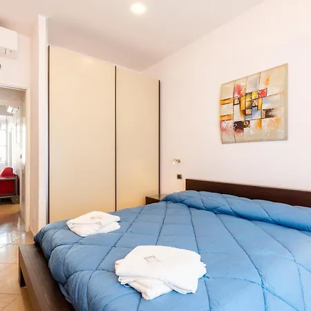 Lungotevere Aventino House