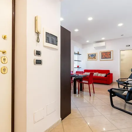 Lungotevere Aventino House