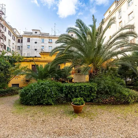 Lungotevere Aventino House